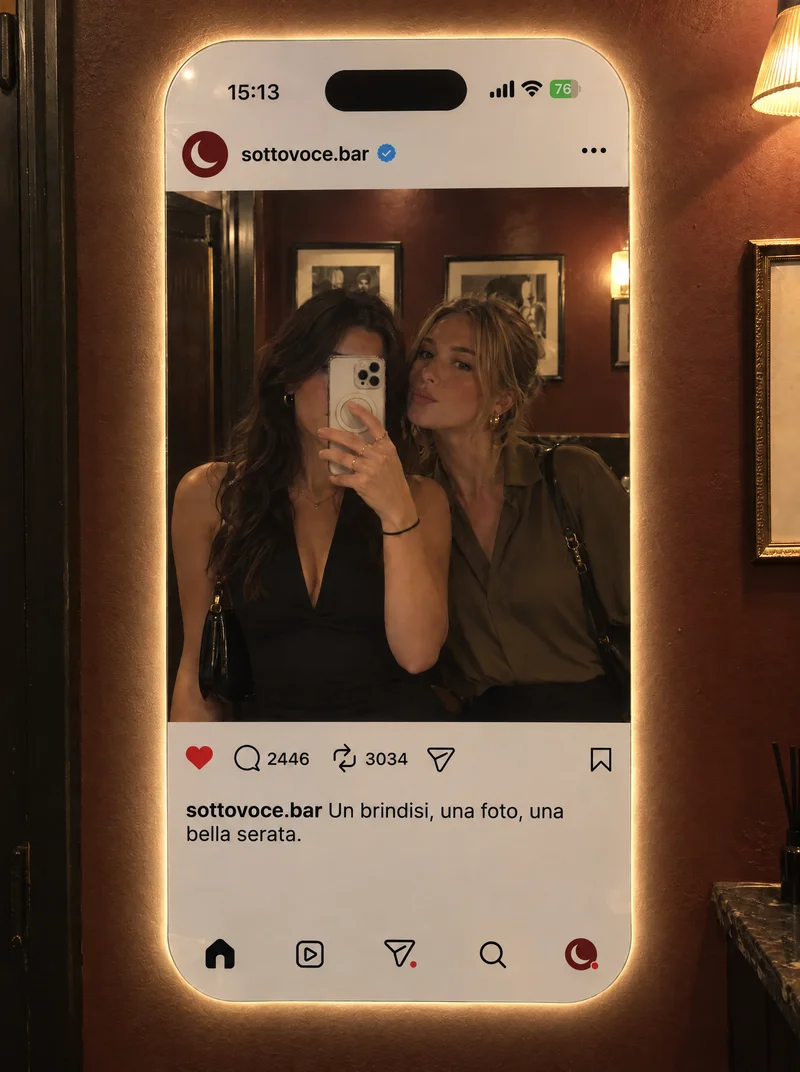 Concept Sottovoce: selfie nello specchio personalizzato con retroilluminazione bianco caldo
